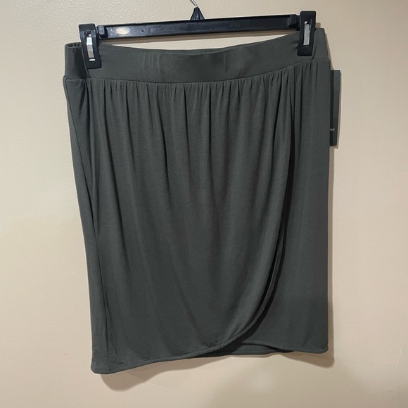 Mossimo wrap skirt ~ Olive color ~ NWT ~ Size large - Picture 1 of 8